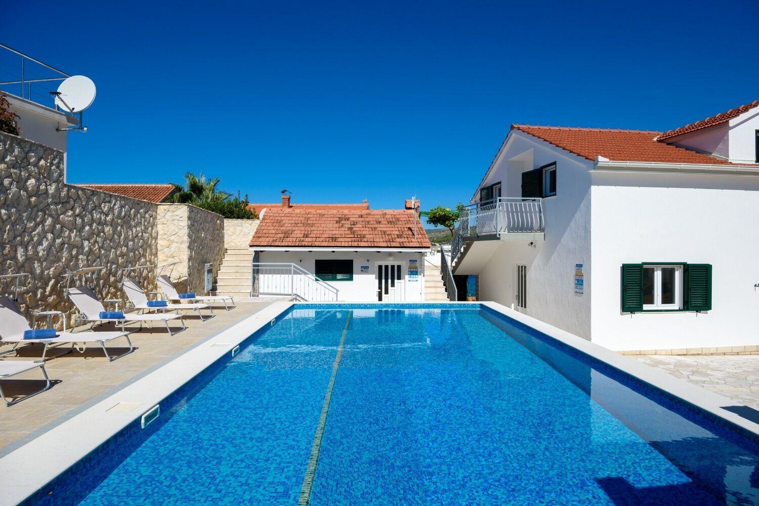 Apartments Bisernica-With Pool Razanj Exterior photo